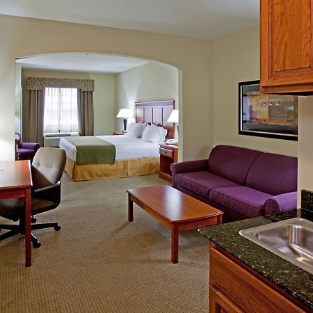 Holiday Inn Express Hotel And Suites Ada By Ihg Pokoj fotografie
