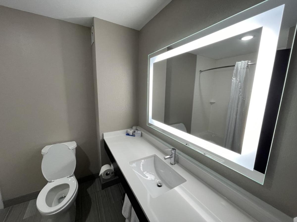 Holiday Inn Express Hotel And Suites Ada By Ihg Exteriér fotografie