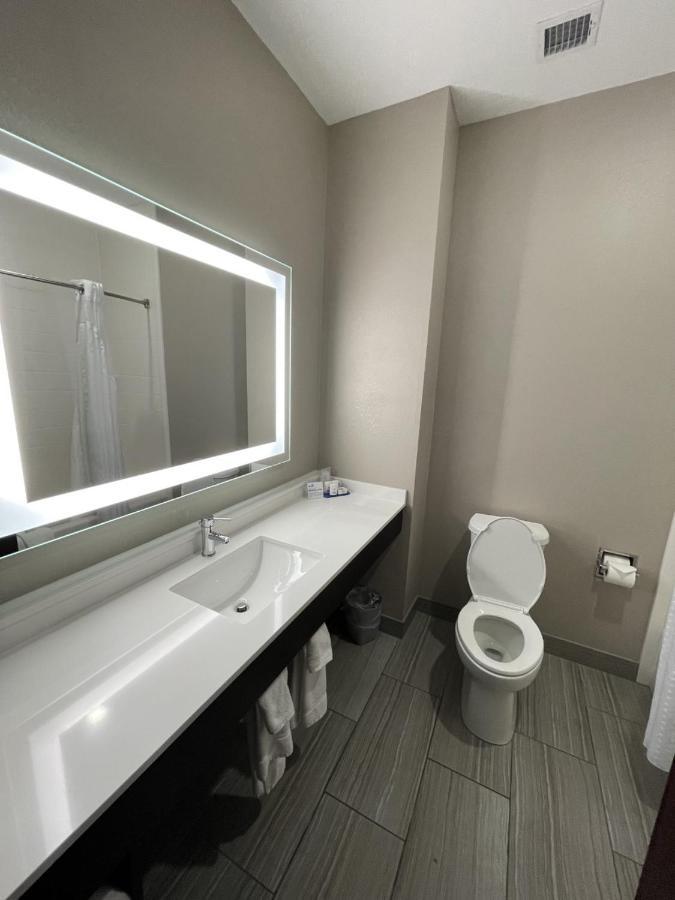 Holiday Inn Express Hotel And Suites Ada By Ihg Exteriér fotografie