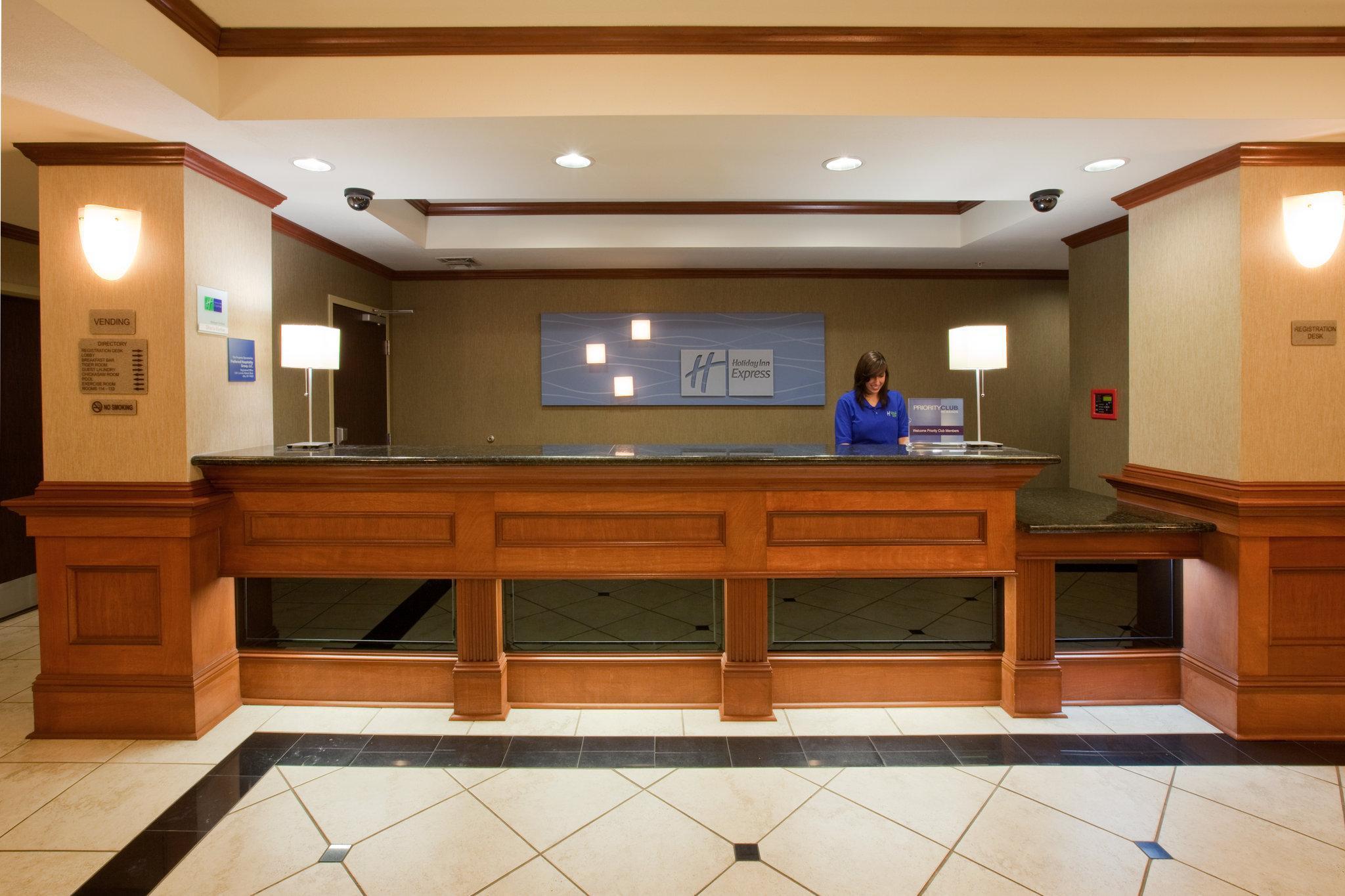 Holiday Inn Express Hotel And Suites Ada By Ihg Exteriér fotografie