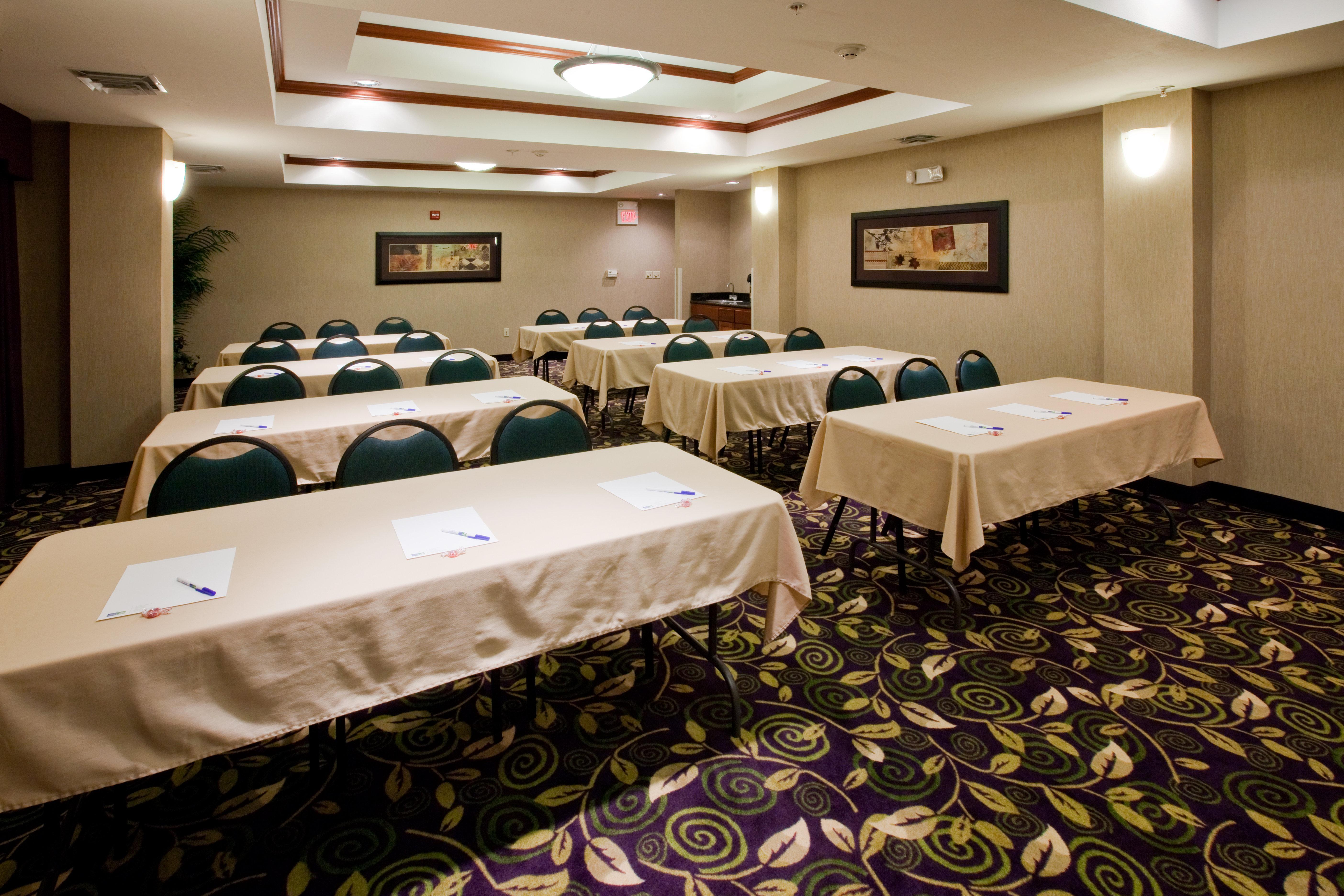 Holiday Inn Express Hotel And Suites Ada By Ihg Exteriér fotografie